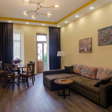 Home@97 On Aghmashenebeli Avenue Tbilissi Extérieur photo