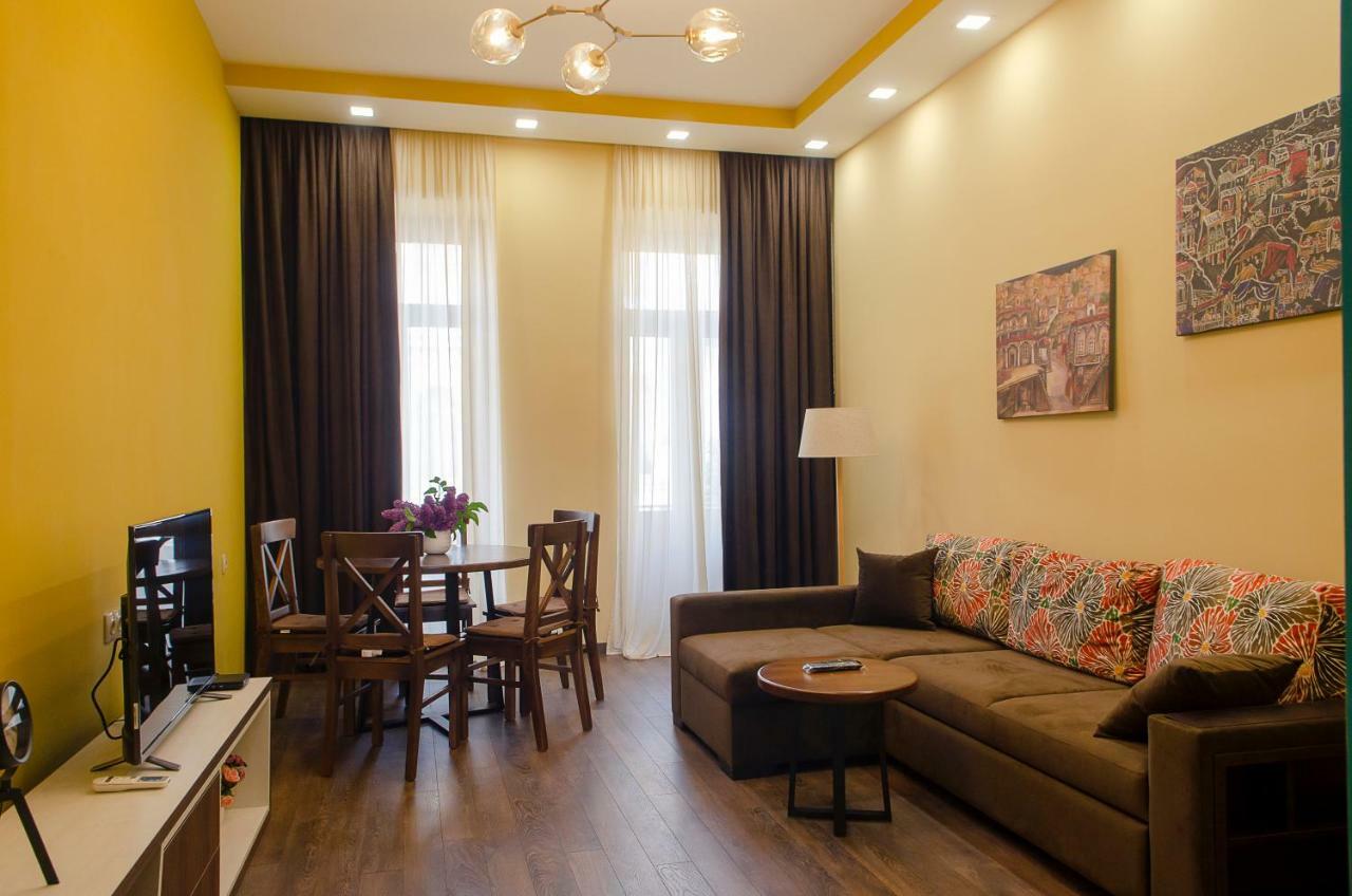 Home@97 On Aghmashenebeli Avenue Tbilissi Extérieur photo